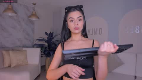 Alana online show from December 5, 12:25 pm