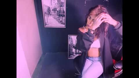 alanadelray online show from December 3, 8:04 am