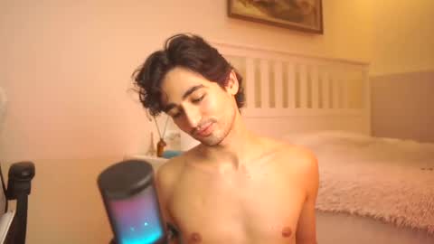 idenavarre online show from February 3, 11:15 pm