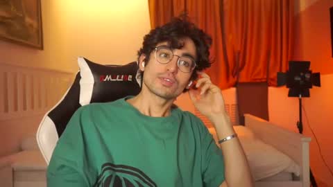 idenavarre online show from February 2, 4:59 am