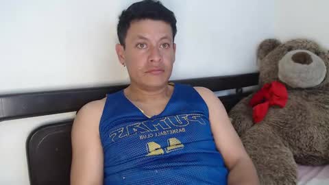 Snapshot of alann_snow chatting on December 25, 9:00 pm Alann online show from December 25, 9:00 pm