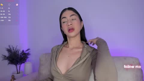 Snapshot of alannah__ chatting on October 23, 10:06 am online show from October 23, 10:06 am