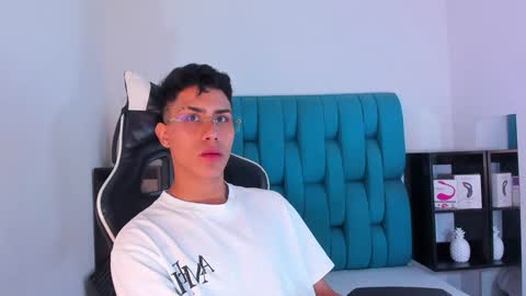 alannaughty_ online show from February 9, 4:25 am