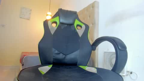 alantrickz365 online show from January 7, 1:43 am