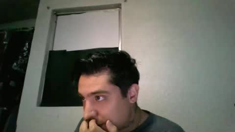 albertoarenas16 online show from May 30, 5:06 am