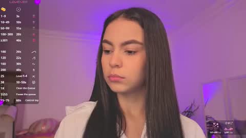 Alejandra online show from July 14, 11:15 am