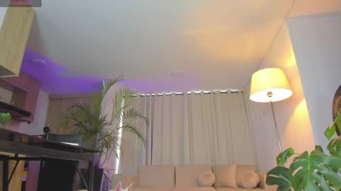 A L E J A N D R A online show from March 29, 9:16 pm