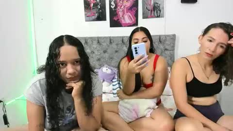 alejandra_evanss online show from April 22, 12:40 am