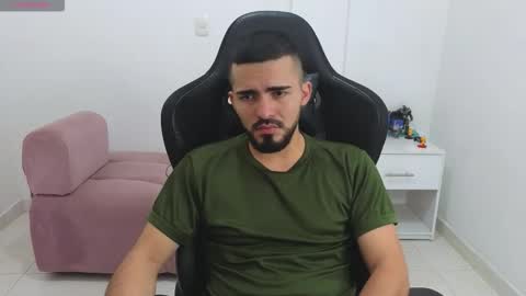 alejandroo_7 online show from February 11, 8:23 pm