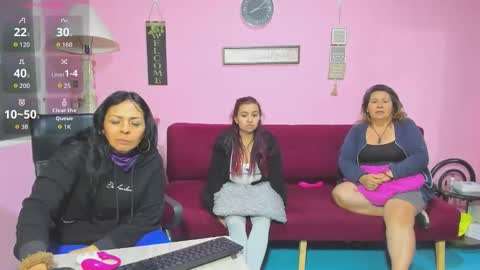 Snapshot of alejita_smithh chatting on October 13, 1:07 am zoe and Kataleya online show from October 13, 1:07 am