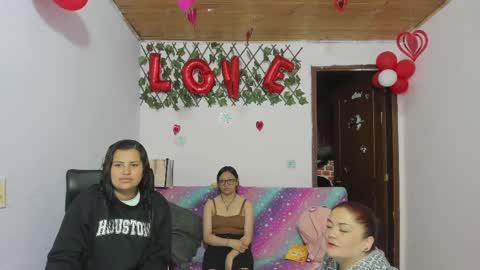 Snapshot of alejita_smithh chatting on March 6, 12:19 pm zoe and Kataleya online show from March 6, 12:19 pm