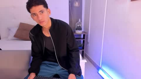 alejo_exotic online show from May 19, 12:23 pm