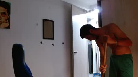 Snapshot of alejo_hot23 chatting on October 14, 1:19 am David online show from October 14, 1:19 am