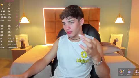 Snapshot of alejootwink chatting on October 23, 3:30 am ALejoo Saenz online show from October 23, 3:30 am