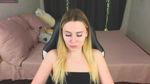 Snapshot of alena_hot_sex chatting on February 11, 4:24 pm Alena online show from February 11, 4:24 pm