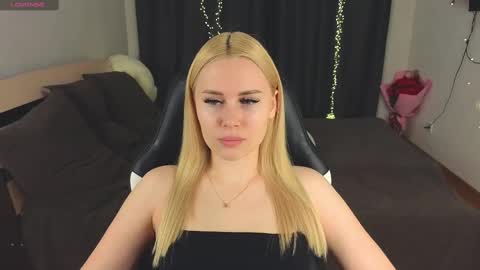 Snapshot of alena_hot_sex chatting on February 21, 2:16 pm Alena online show from February 21, 2:16 pm