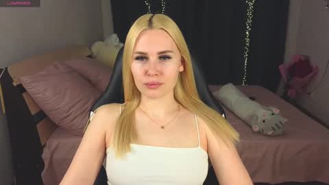Snapshot of alena_hot_sex chatting on February 26, 2:27 pm Alena online show from February 26, 2:27 pm