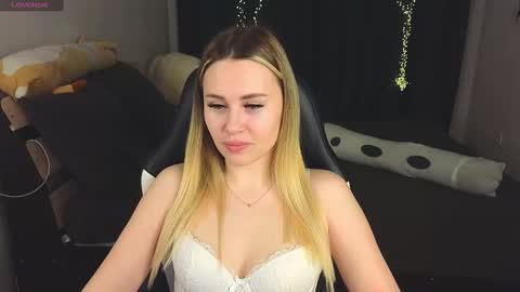 Snapshot of alena_hot_sex chatting on January 22, 5:38 pm Alena online show from January 22, 5:38 pm