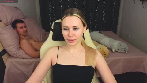 Snapshot of alena_hot_sex chatting on December 23, 1:40 am Alena online show from December 23, 1:40 am