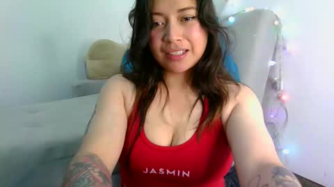 QUEEN OFF MILk  IM BACK  15 NOV online show from March 21, 3:17 pm