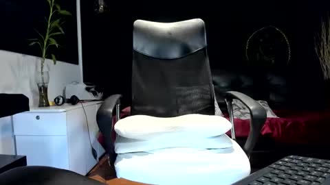 ALESSANDRO  WYE online show from November 3, 6:25 am