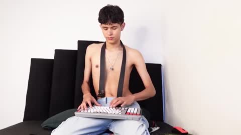 alex_mark_ online show from October 14, 7:39 pm