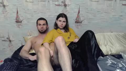 Snapshot of alex_sarah_sex chatting on December 6, 1:46 am Alex and Sarah online show from December 6, 1:46 am