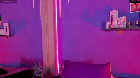 Snapshot of alexa_espinoza chatting on February 18, 5:42 pm Alexa  online show from February 18, 5:42 pm