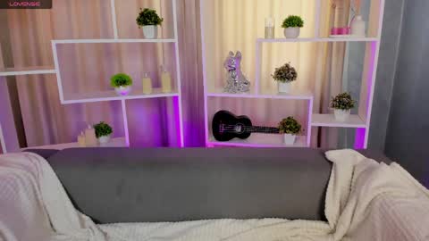 alexaabee online show from May 19, 8:10 am