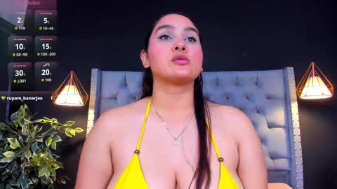 Snapshot of alexamora__ chatting on October 2, 12:37 pm C A M I L A online show from October 2, 12:37 pm