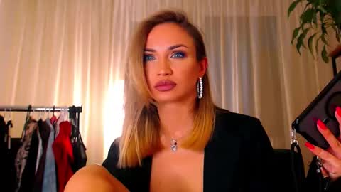 alexandrawooow online show from May 1, 4:56 pm