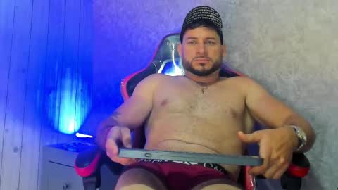 Snapshot of alexandro_black chatting on October 22, 3:13 pm A L E X A N D R O online show from October 22, 3:13 pm