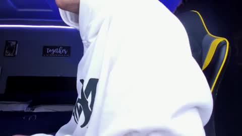 alexgiraldo__ online show from October 18, 6:34 pm