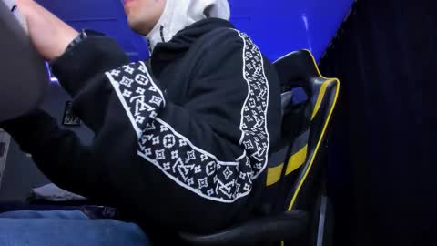 alexgiraldo__ online show from October 16, 10:48 am