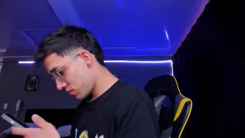 alexgiraldo__ online show from November 8, 12:19 pm