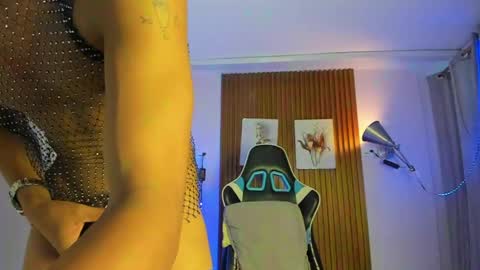 alexis_23cm online show from May 5, 11:49 am