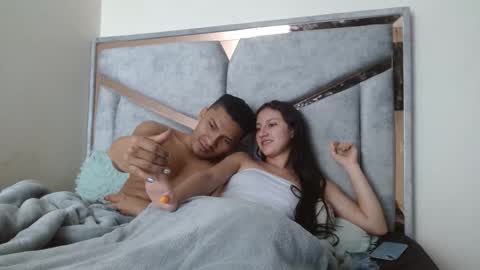 Snapshot of alexvsluisa chatting on October 1, 5:23 pm alex y luisa online show from October 1, 5:23 pm