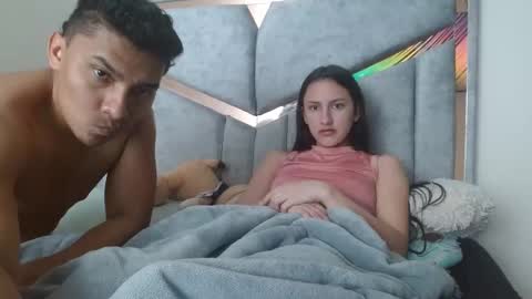 Snapshot of alexvsluisa chatting on October 22, 6:31 pm alex y luisa online show from October 22, 6:31 pm