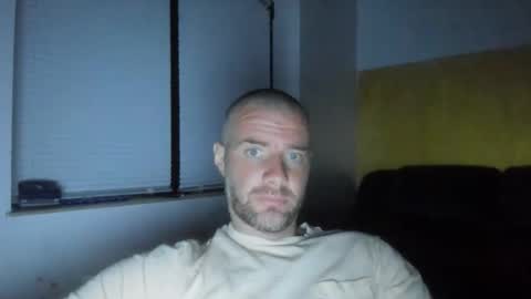 alfiesolomons87 online show from May 28, 8:18 pm