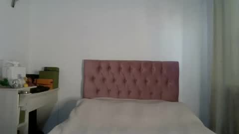 Snapshot of alia054 chatting on February 6, 12:37 pm Alia  online show from February 6, 12:37 pm