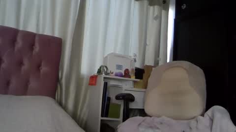 Snapshot of alia054 chatting on December 5, 12:50 pm Alia  online show from December 5, 12:50 pm