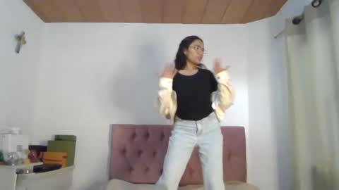 Snapshot of alia054 chatting on February 11, 3:51 pm Alia  online show from February 11, 3:51 pm