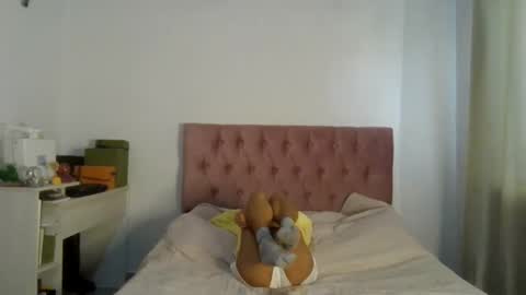 Snapshot of alia054 chatting on January 21, 4:05 pm Alia  online show from January 21, 4:05 pm