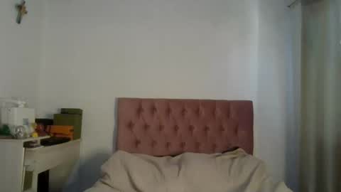 Snapshot of alia054 chatting on January 22, 3:51 pm Alia  online show from January 22, 3:51 pm