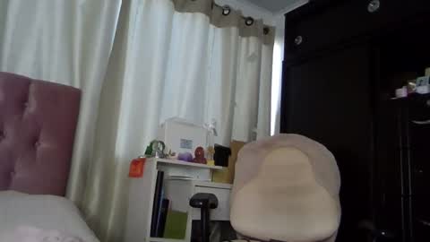 Snapshot of alia054 chatting on December 4, 12:30 pm Alia  online show from December 4, 12:30 pm