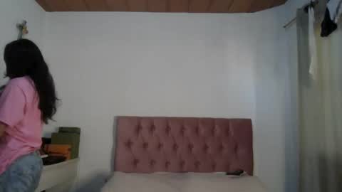 Snapshot of alia054 chatting on January 22, 12:49 pm Alia  online show from January 22, 12:49 pm