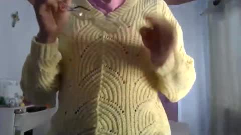 Snapshot of alia054 chatting on January 25, 4:03 pm Alia  online show from January 25, 4:03 pm