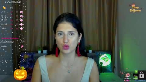 Alianna online show from October 31, 1:00 pm