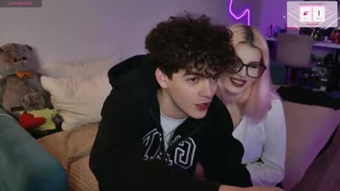 Snapshot of alice118james chatting on September 26, 7:33 pm alice and james online show from September 26, 7:33 pm