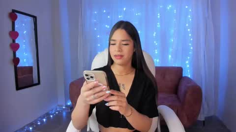 Snapshot of alice23jones chatting on February 25, 2:37 pm Alice online show from February 25, 2:37 pm